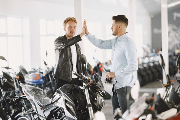 Comment réussir sa première enchère de moto ?